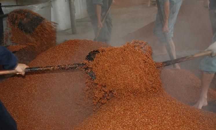 固態(tài)發(fā)酵白酒和液態(tài)發(fā)酵白酒有什么區(qū)別