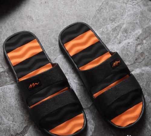 新買的拖鞋有一股很強(qiáng)烈的塑料的臭味，怎么將它去除