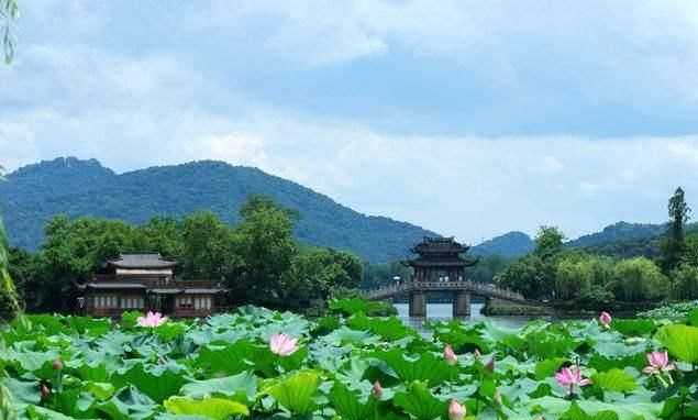 西湖十景介紹，西湖十景名稱有什么含義和來歷？雙峰插云為什么看不到了？圖2