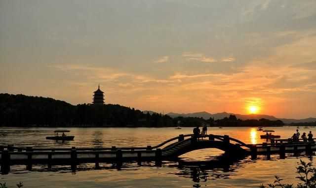 西湖十景介紹，西湖十景名稱有什么含義和來歷？雙峰插云為什么看不到了？圖3