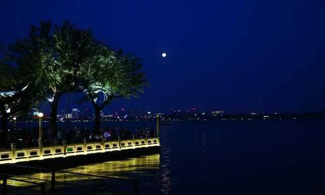 西湖十景介紹，西湖十景名稱有什么含義和來歷？雙峰插云為什么看不到了？圖4