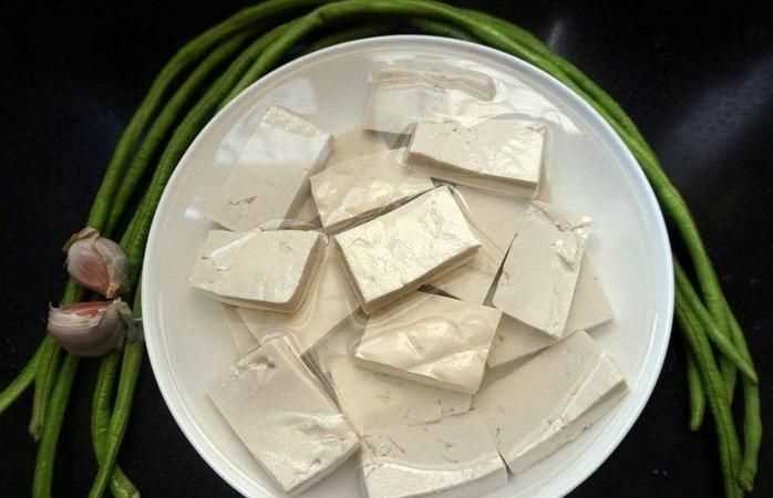 豆腐有點(diǎn)發(fā)粘了還能吃嗎