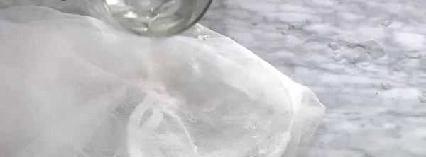 真絲油漬用什么能洗掉,真絲衣服沾上油漬怎么清洗掉圖2