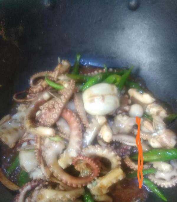 海鮮爆頭是什么東西,海邊有些漁民吃八爪魚動(dòng)不動(dòng)就是爆頭的圖6