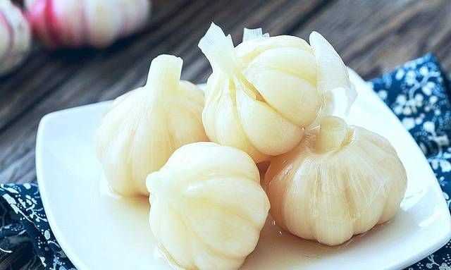 用水封口玻璃罐腌制糖蒜兩天了，現(xiàn)在糖蒜出現(xiàn)冒氣泡現(xiàn)象，這是什么原因