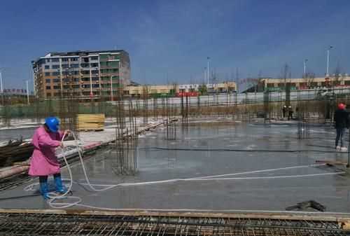 夏天混凝土保養(yǎng)怎樣澆水