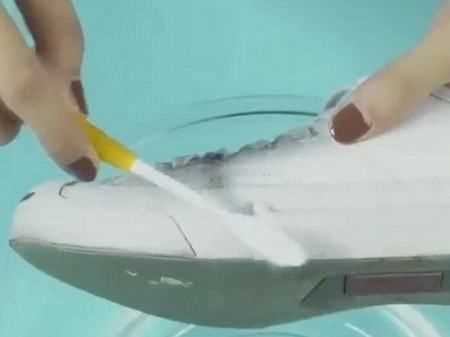 白鞋子有黃斑怎么去除,白色運(yùn)動(dòng)鞋上的黃色污點(diǎn)怎么去掉啊圖12