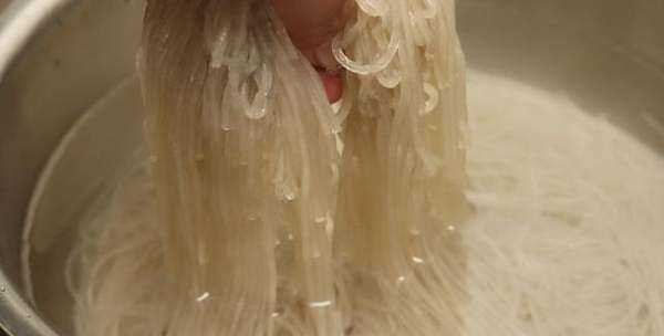 粉條怎么炒不粘在一起,炒粉條時(shí) 粉條不粘的方法圖4