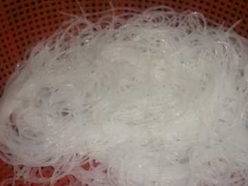 粉條怎么炒不粘在一起,炒粉條時(shí) 粉條不粘的方法圖8