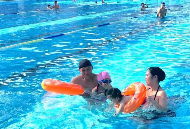 三伏天適合游泳去嗎水涼一些