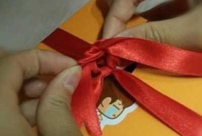 禮帶的結(jié)怎么打,包裝盒絲帶蝴蝶結(jié)的打法圖14
