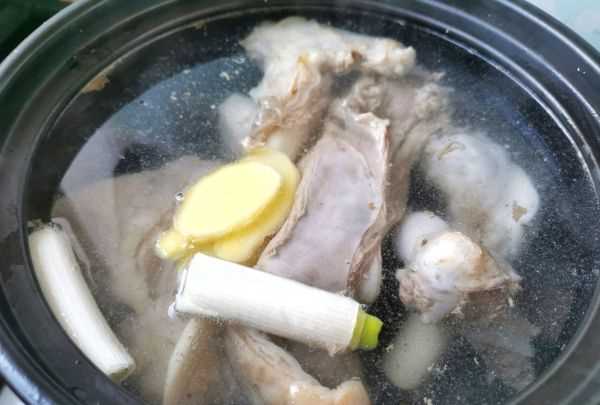 怎么燉羊肉湯又白又沒(méi)膻味,清燉羊肉湯怎么去除膻味圖7