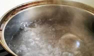 杯子有異味怎樣快速清除，茶葉在杯子里放的時間長了，有了異味，怎么清除異味？圖2