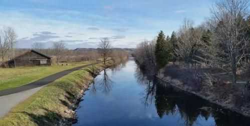 什么是世界上開鑿最早里程最長(zhǎng)規(guī)模最大的運(yùn)河，被譽(yù)為世界五大宮之首的宮殿是什么