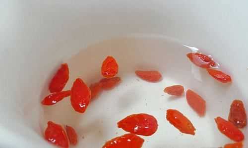 來月經(jīng)能吃枸杞泡水嗎