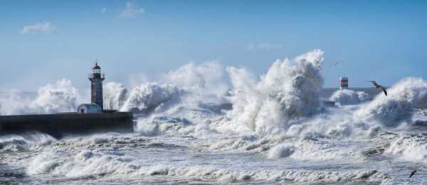 什么如鏡的成語(yǔ) 描寫水,描寫水面的成語(yǔ)有哪些圖1