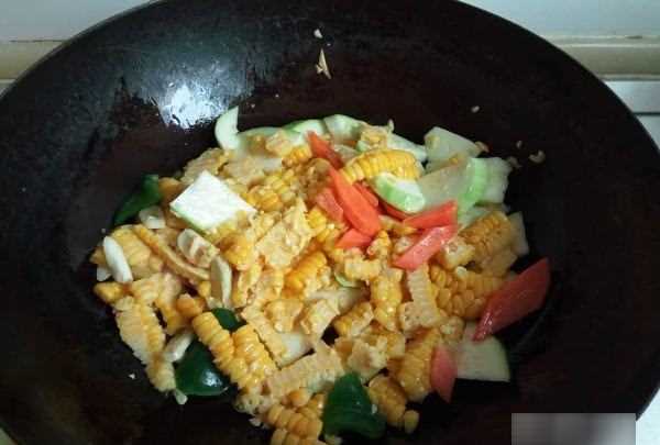 炒玉米怎么炒,玉米怎么炒好吃又簡(jiǎn)單的做法視頻圖7