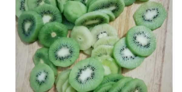 獼猴桃泡酒幾天能喝,米酒泡獼猴桃兩天了可以喝嗎圖3