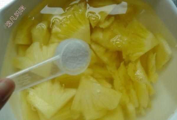 菠蘿不用鹽水泡還能用什么方法處理呢視頻