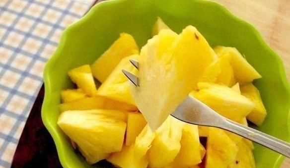 菠蘿食用之前要用鹽水泡一下,為什么?