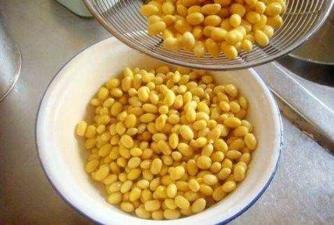 炒黃豆怎么炒好吃,炒黃豆醬的制作方法圖3