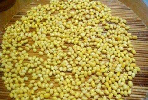 炒黃豆怎么炒好吃,炒黃豆醬的制作方法圖6