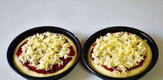 家庭烤箱烤披薩的做法,烤披薩的做法烤箱溫度圖3