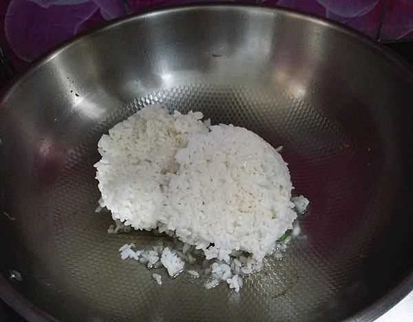 米飯?jiān)趺闯春贸?炒米飯?jiān)趺闯春贸杂趾唵螆D15