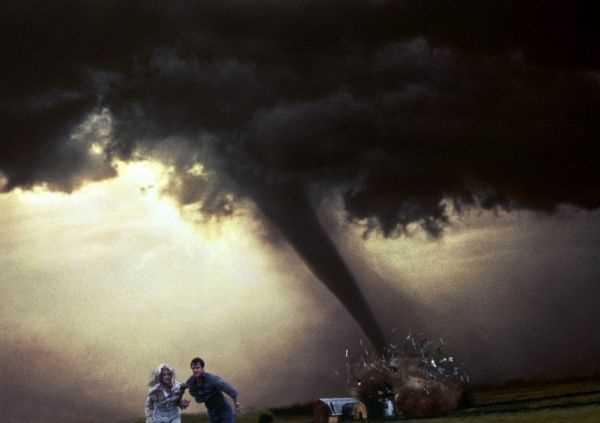 當(dāng)龍卷風(fēng)來(lái)臨時(shí)我們應(yīng)該怎么辦,野外遇到龍卷風(fēng)如何預(yù)防自救圖2