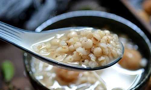 五谷雜糧和各種豆類一起打成豆?jié){好還是煮著好