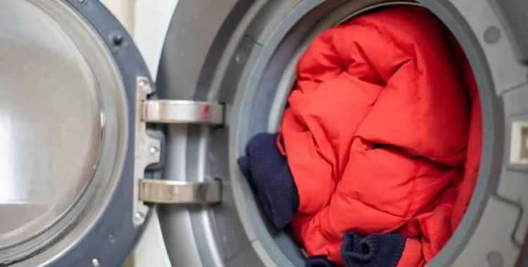 羽絨服可以洗衣機洗和烘干嗎