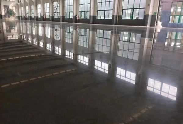 水泥怎么抹出光滑,如何使粗糙的水泥地面變的光滑一些圖1