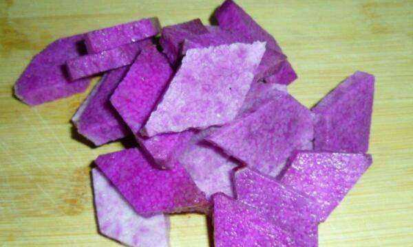 山藥發(fā)紫是怎么回事,發(fā)紫的山藥還能吃嗎圖3