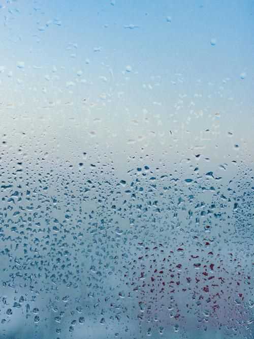 冬天房子墻壁出現(xiàn)水珠用電暖器烤干行嗎