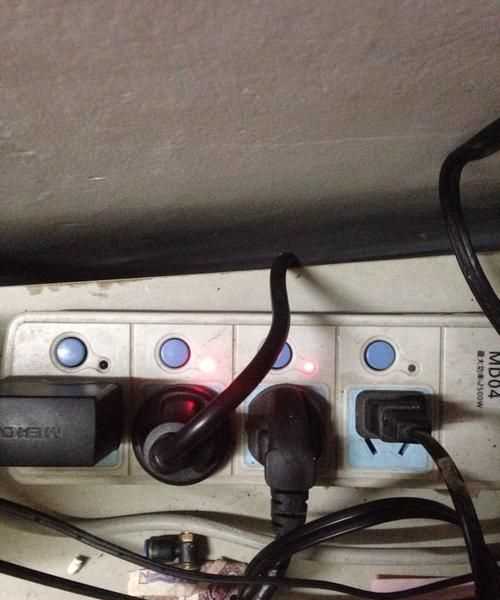 插頭燒黑了怎么除去