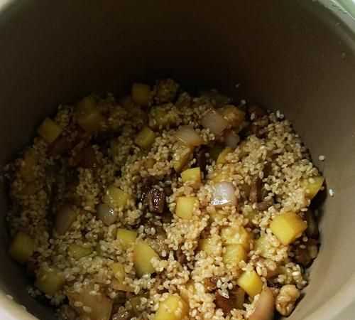 電飯煲臘肉燜飯的簡(jiǎn)單做法