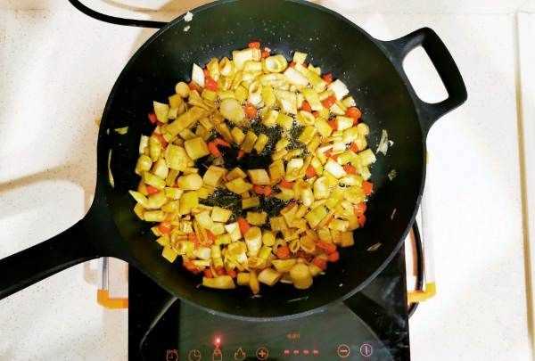 怎么炒辣椒好吃,先炒辣椒辣還是后炒辣椒辣圖13