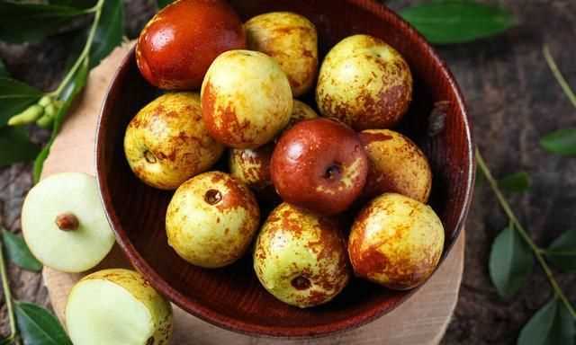 冬棗樹打蠟下雨能防裂嗎