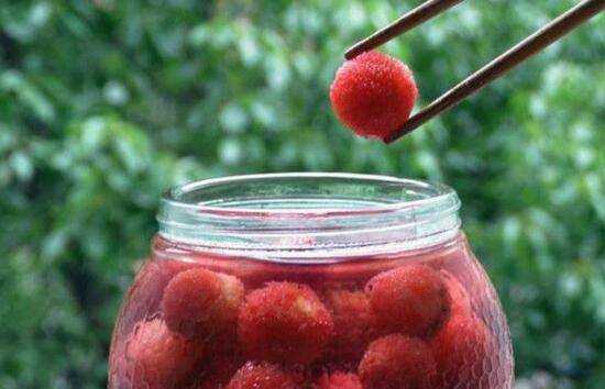 楊梅的正確洗法,楊梅怎么清洗才能洗得干凈泡酒圖9