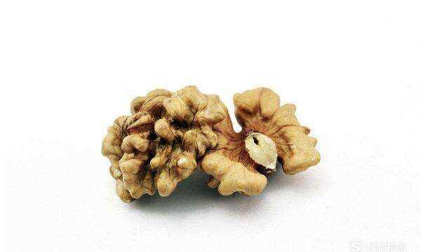 鮮核桃和干核桃區(qū)別,新鮮核桃和干核桃哪個(gè)更有營養(yǎng)圖2