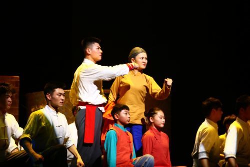 鳳回頭的典故,鳳朝陽典故,和鳳凰有關(guān)的典故