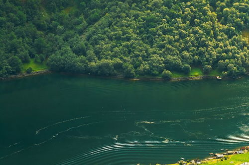 關(guān)于水的詩句有哪些很多