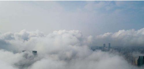 描寫山和云霧的古詩句