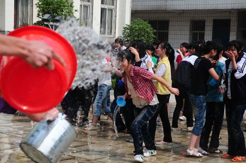 校園撥水節(jié)作文