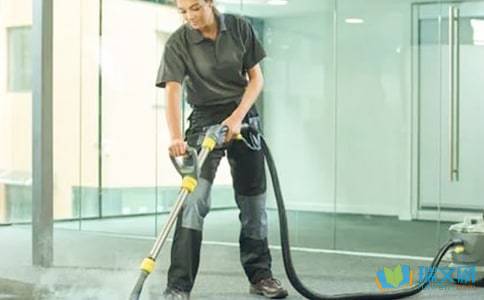 描寫校園保潔員的作文