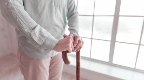 股骨頸骨折鋼釘固定術后注意事項