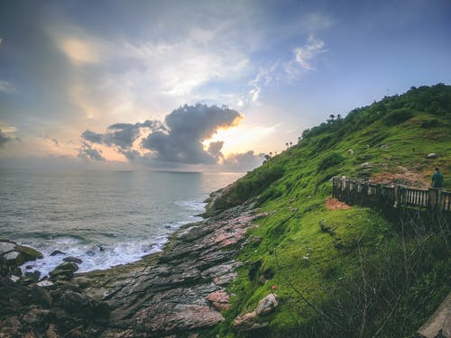 留下的只是疼詩歌