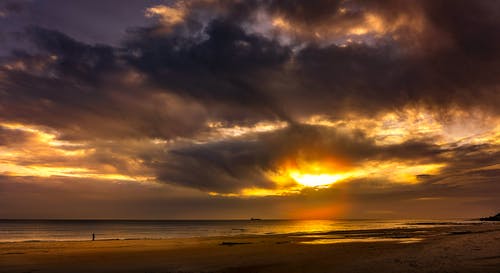 描寫中秋佳節(jié)的古詩